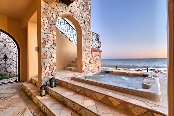 Private spa on your patio overlooking the Ocean