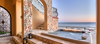 5-bedroom home in the 5-star Resort of Bella Sirena, Puerto Peñasco on the Beach