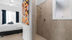 Regadera y secadora de cabello