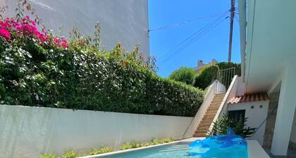 2 bedrooms with 2 bathrooms, pool,garden, center Cascais, 10mins walk to the sea