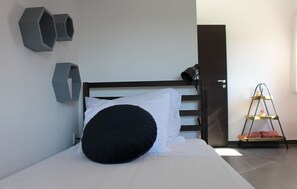 4 bedrooms, iron/ironing board, free WiFi, bed sheets