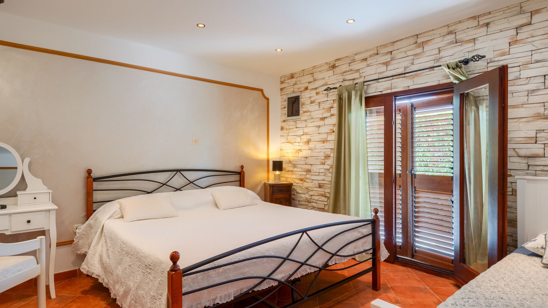 2 habitaciones, tabla de planchar con plancha y wifi gratis 