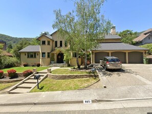 Exterior - Luxury 4 bedroom, 4 bathroom San Rafael Private Estate, Serene & Central (San Rafael)