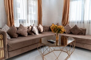 TV - Your Cozy Urban Retreat! (Tangier)