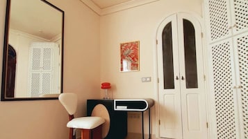 1 Schlafzimmer, Schreibtisch, BĂŒgeleisen/BĂŒgelbrett, kostenloses WLAN