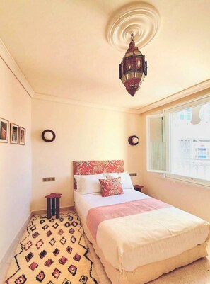 1 chambre, bureau, fer et planche à repasser, Wi-Fi gratuit