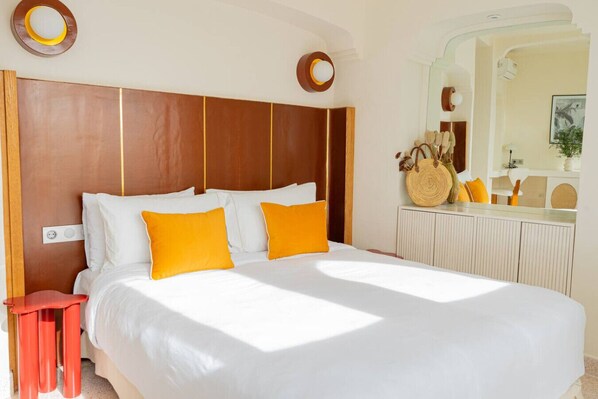 1 bedroom, desk, iron/ironing board, WiFi