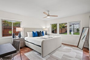 3 Schlafzimmer, Schreibtisch, Bügeleisen/Bügelbrett, kostenloses WLAN