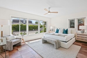 3 habitaciones, escritorio, tabla de planchar con plancha y wifi gratis 