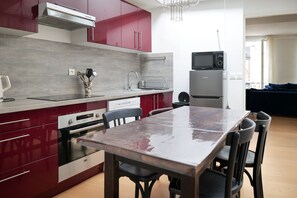 Réfrigérateur, micro-ondes, four, lave-vaisselle