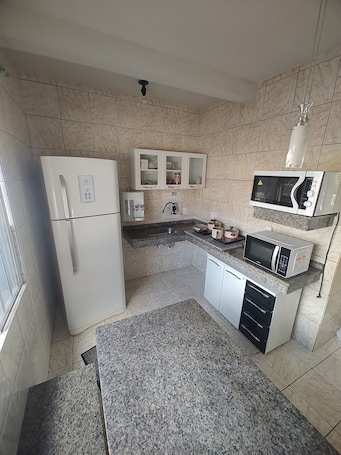 Fridge, microwave, oven, blender. Downtown apartment - Cacoal-Ro