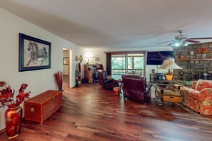 House, 3 Bedrooms, Patio, Lake View | Living area | TV - Lakeside Bliss (Hot Springs Village)