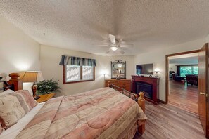 House, 3 Bedrooms, Patio, Lake View