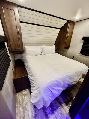 1 chambre, literie fournie