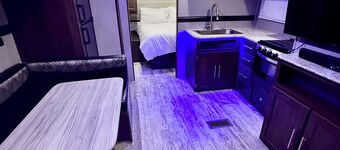 Cozy Glamping at Keystone Lake: Boat Rental, Hiking, Campfire, Serene Outdoors