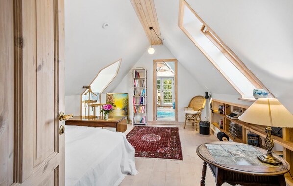 4 bedrooms, travel cot, free WiFi