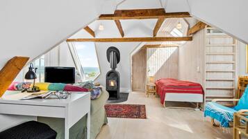 4 bedrooms, travel crib, free WiFi