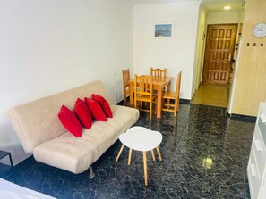 TV - Cozy 2-Bed & Sofa-bed Studio in Los Cristianos (Playa de la Américas)
