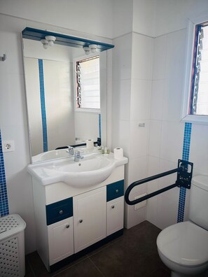 Hårtørrer, håndklæder, Sæbe, Toiletpapir