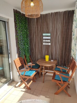 Outdoor dining - St Cyprien, a cozy nest! Welcome to our home! (Saint-Cyprien)