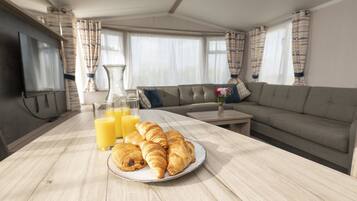 Mobile Home | Dining