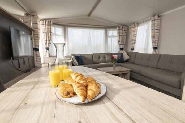 Mobile Home | Dining