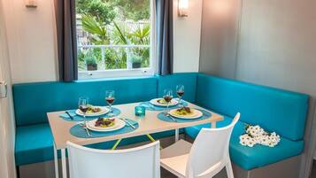 Mobil Karavan | Tempat makan