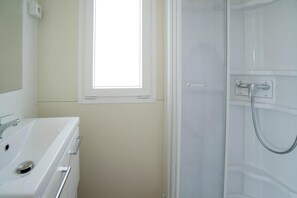 Mobile Home | Bathroom - Kovacine Park, Ex-tui Ferienhaus (Cres)