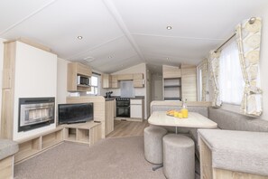 Mobile Home | Living room