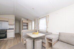 Mobile Home | Living room