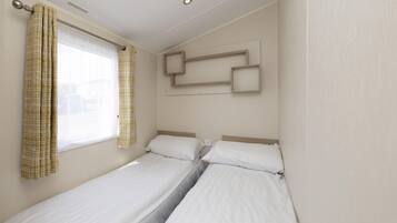Mobile Home | 3 bedrooms, iron/ironing board, bed sheets