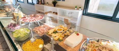 Mobil Karavan | Tempat makan