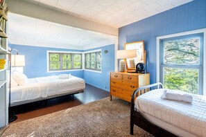 5 bedrooms, desk, free WiFi, bed sheets - Breathtaking Views of Grand Haven Beach and Lake MI! (Grand Haven)