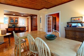 Dining - Breathtaking Views of Grand Haven Beach and Lake MI! (Grand Haven)