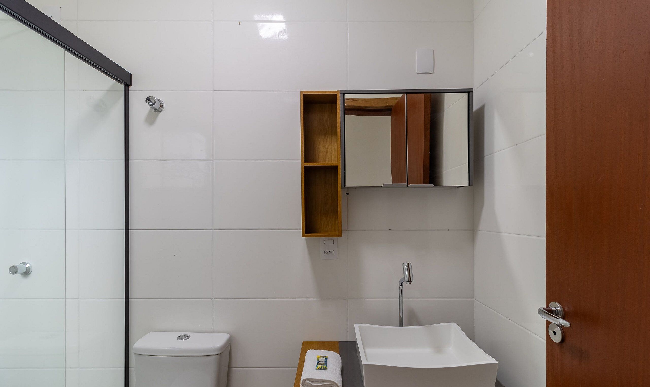 Basic Apartment | Bathroom