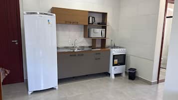 Basic Apartment | Private kitchen | Cookware/dishes/utensils