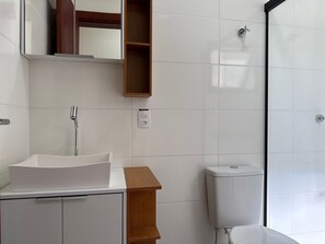 Basic Apartment | Bathroom - SJS - Condominium Near the Beach of the English (Florianópolis)