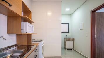 Basic Apartment | Private kitchen | Cookware/dishes/utensils