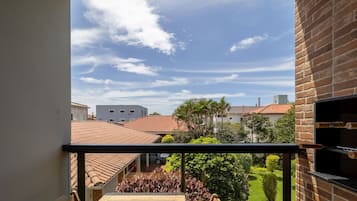 Basic Apartment | Outdoor dining