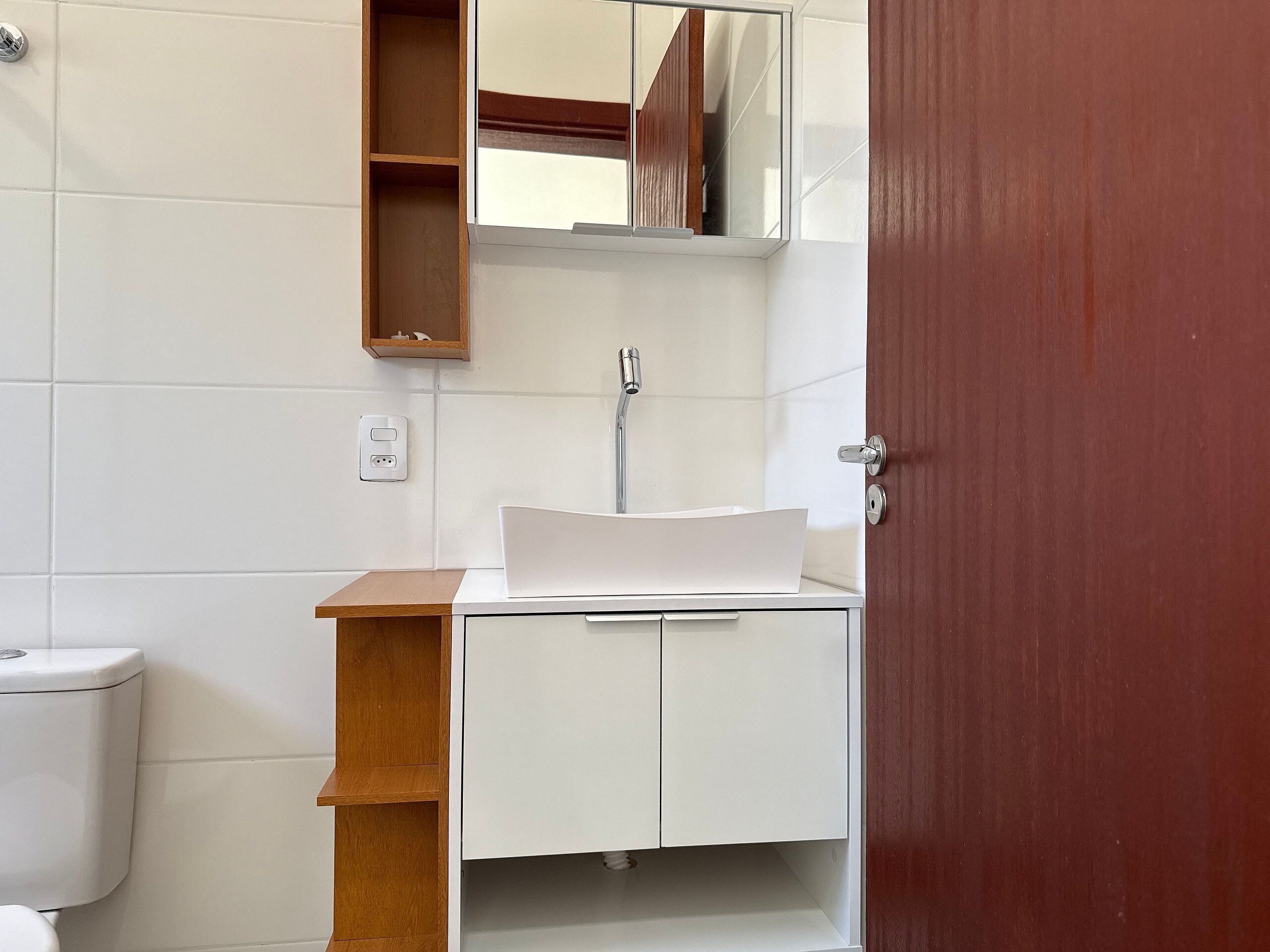 Basic Apartment | Bathroom