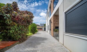 Basic Apartment | Exterior detail - SJS - Condominium Near the Beach of the English (Florianópolis)