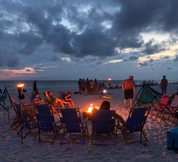 På stranden