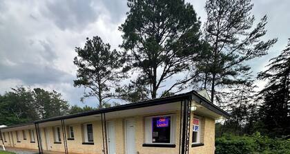 Deluxe 1-bedroom double room in roadside motel Copperhill