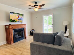 Smart TV, fireplace