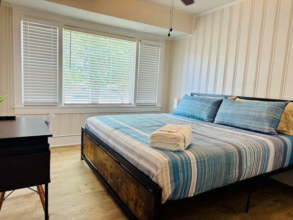 3 bedrooms, desk, iron/ironing board, free WiFi