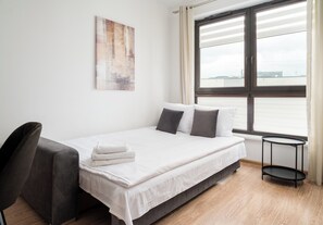 Iron/ironing board, WiFi, bed sheets