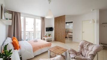 Tabla de planchar con plancha, wifi y ropa de cama