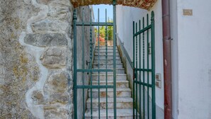 A narrow stairway with stone walls and green metal railings leading to a door. - Pet friendly apartment in Moneglia with WiFi (Moneglia)
