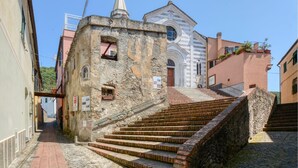 A historic church with a bell tower and a staircase leading up to its entrance. - Pet friendly apartment in Moneglia with WiFi (Moneglia)