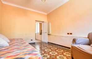 2 bedrooms, iron/ironing board, free WiFi